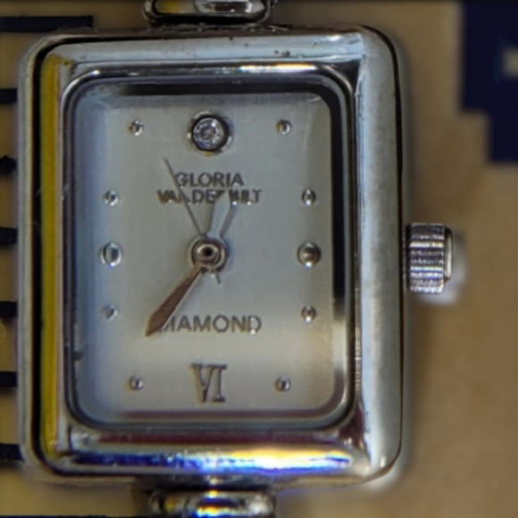 •𝙂𝙇𝙊𝙍𝙄𝘼 𝙑𝘼𝙉𝘿𝙀𝙍𝘽𝙄𝙇𝙏•𝙒𝘼𝙏𝘾𝙃• - Picture 3 of 15